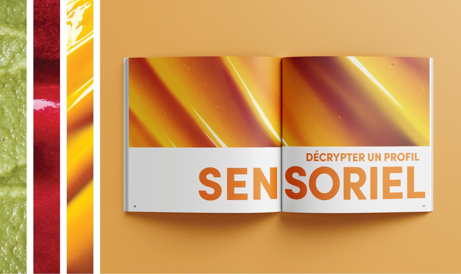 Photographie du livre blanc ouvert sur fond orange